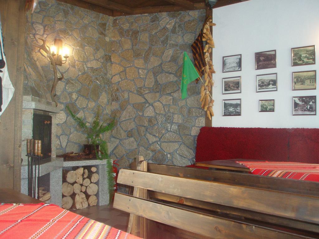 Mania Guest House Kalofer Ngoại thất bức ảnh