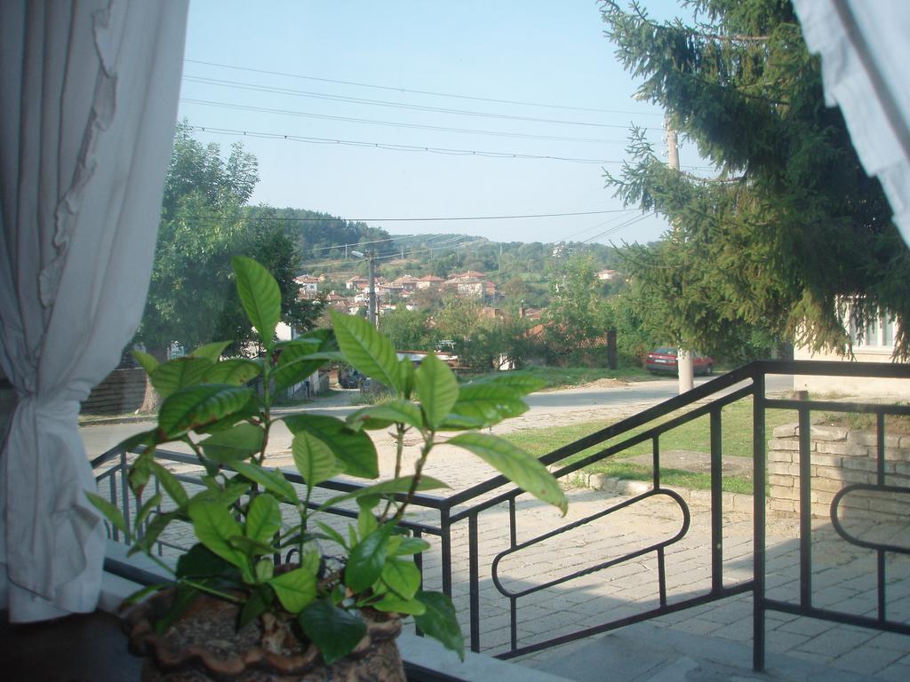 Mania Guest House Kalofer Ngoại thất bức ảnh