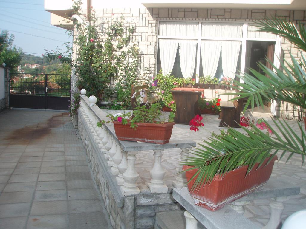 Mania Guest House Kalofer Ngoại thất bức ảnh