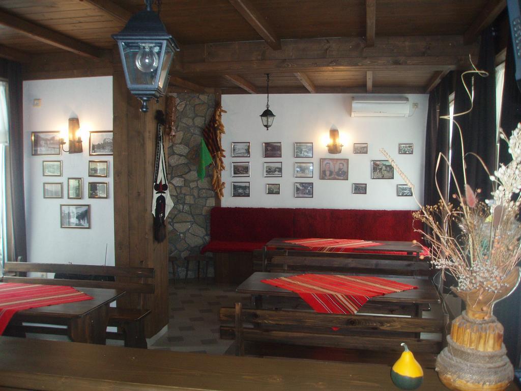 Mania Guest House Kalofer Ngoại thất bức ảnh