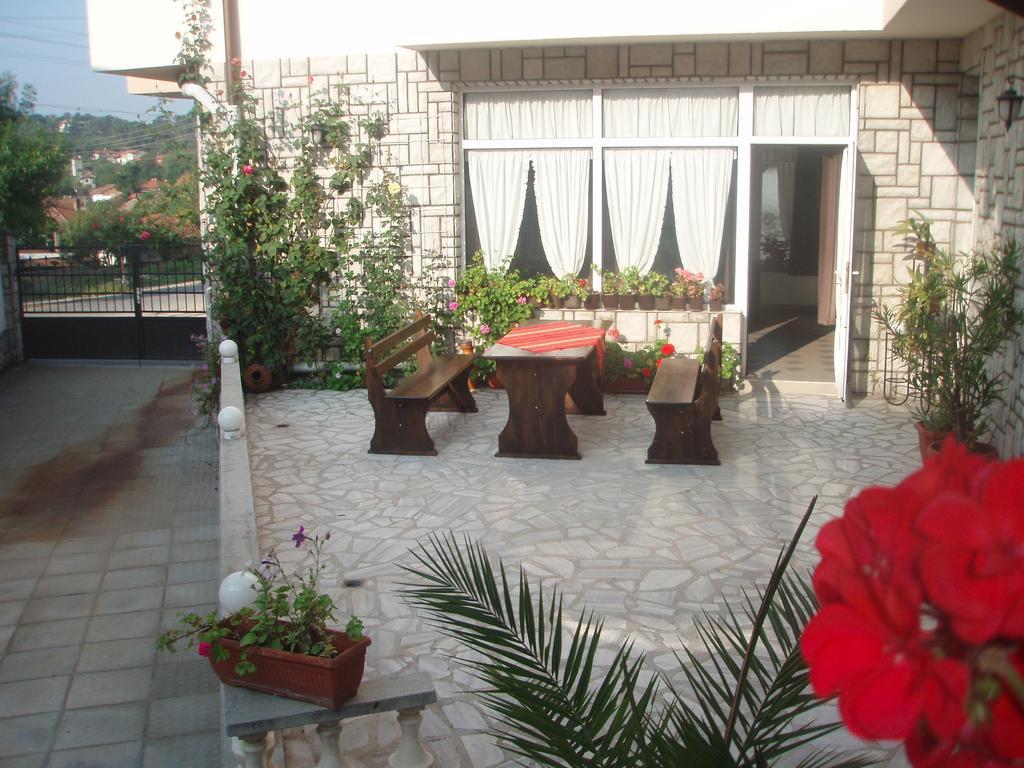 Mania Guest House Kalofer Ngoại thất bức ảnh
