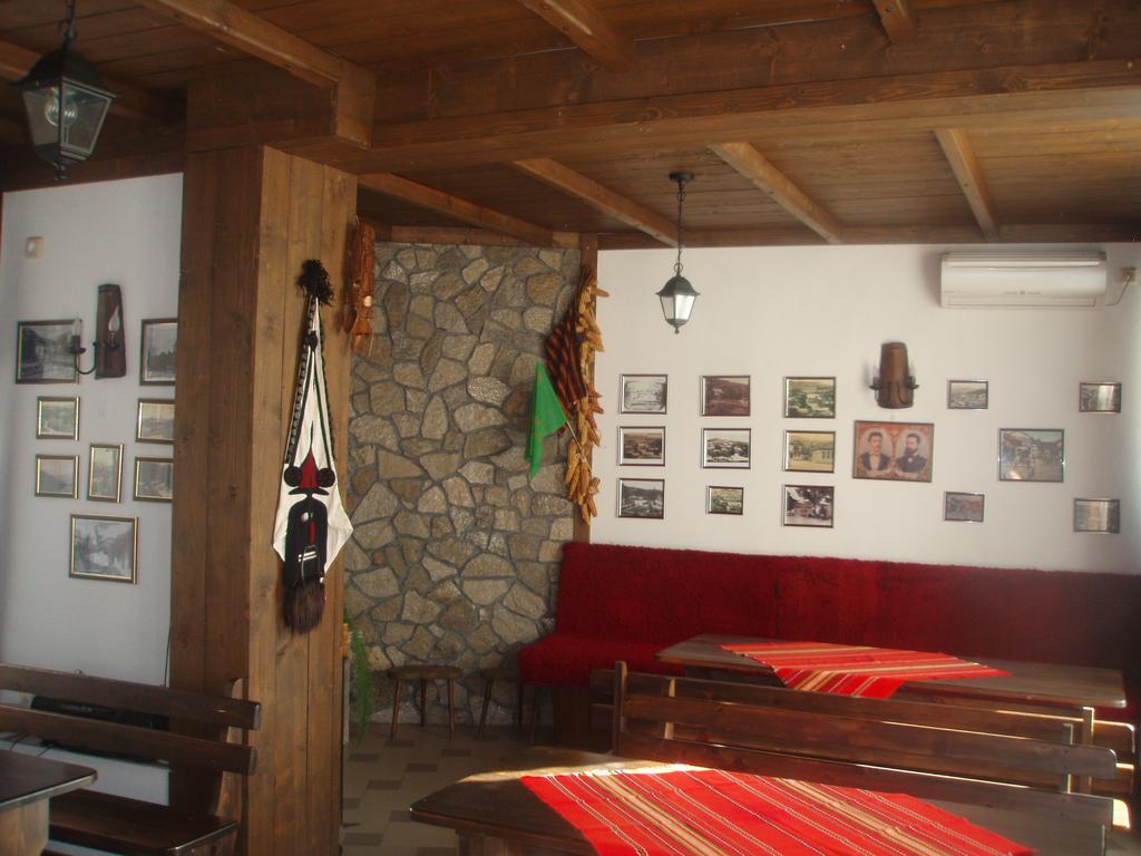 Mania Guest House Kalofer Ngoại thất bức ảnh