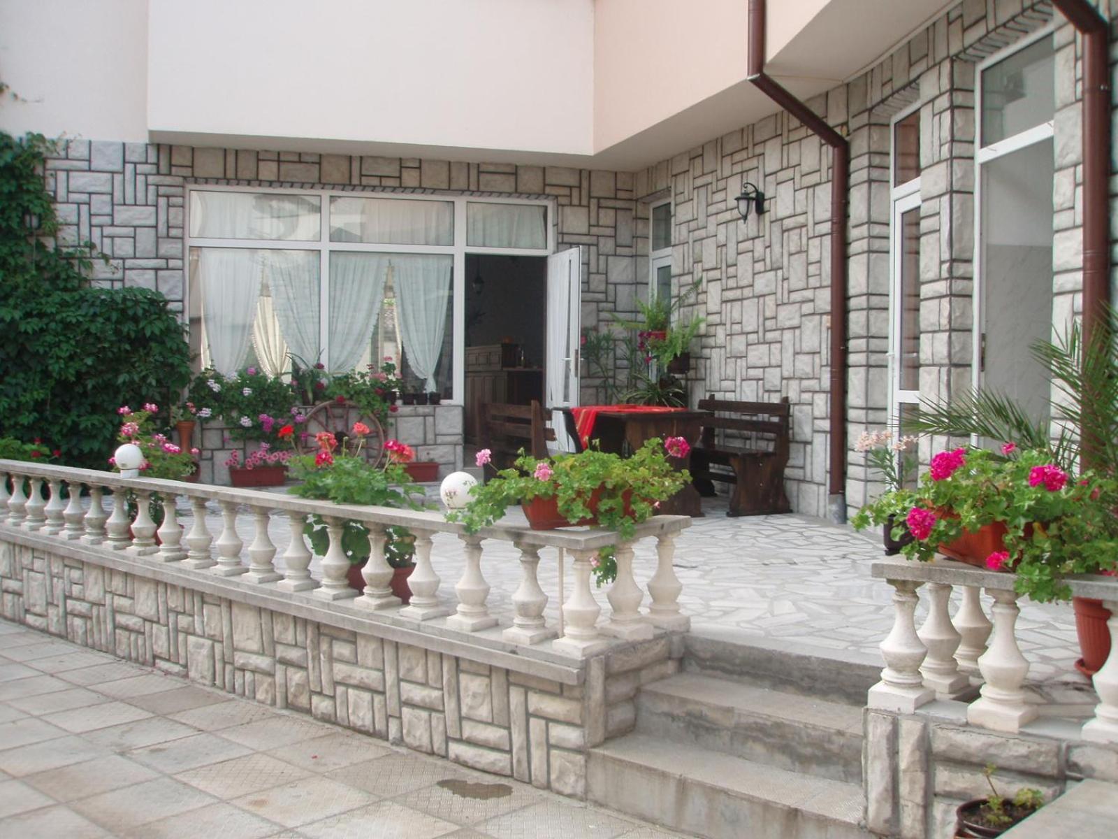 Mania Guest House Kalofer Ngoại thất bức ảnh